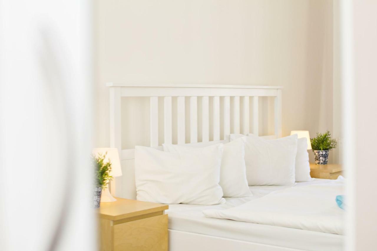 Apartments In Mala Strana - 10 Minutes From Charles Bridge Praga Exterior foto