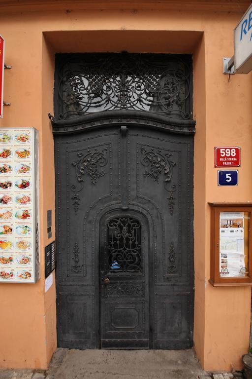 Apartments In Mala Strana - 10 Minutes From Charles Bridge Praga Exterior foto